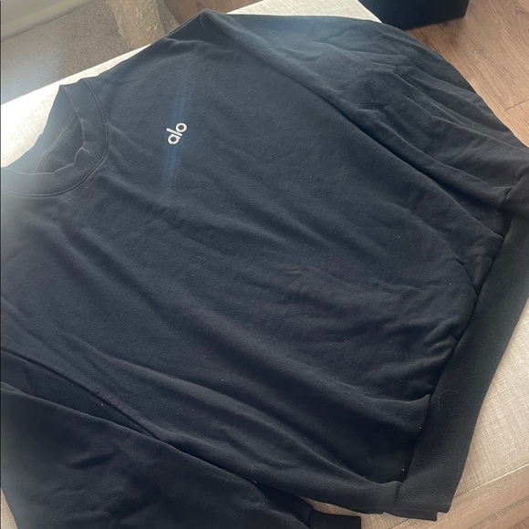 ALO Yoga Classic Black Pullover - Picture 2 of 3